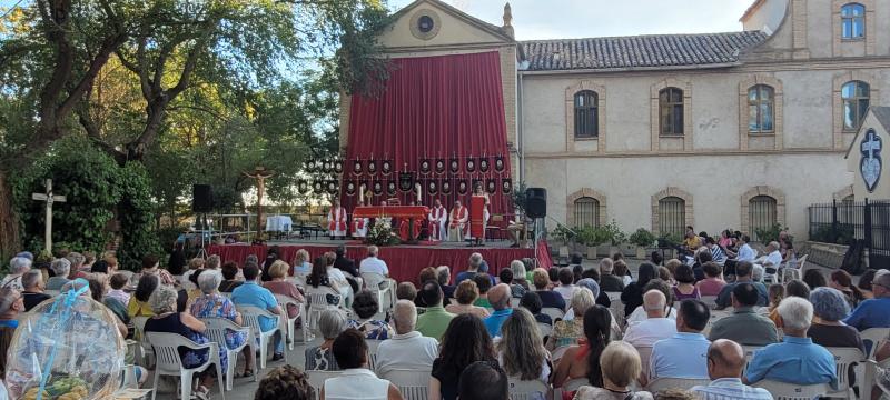 Función religiosa en la Ermita del Cristo de la Luz.