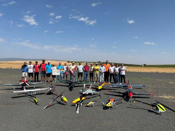 Exhibición del Club de Aeromodelismo en la pista de Las Salinas. Archivo 2024