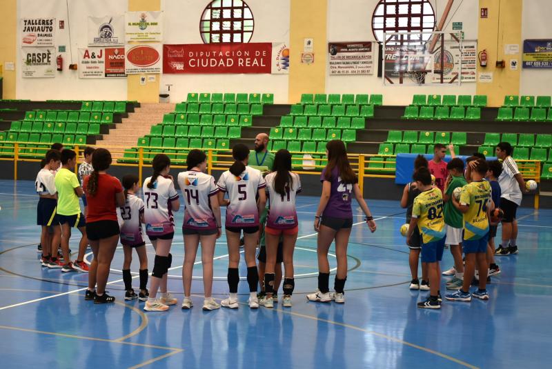 Actividades deportivas de verano. Concentración en el Pabellón de Deportes