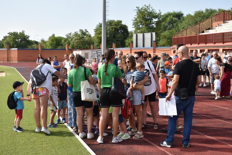 Actividades deportivas de verano. Concentración en el Estadio Municipal