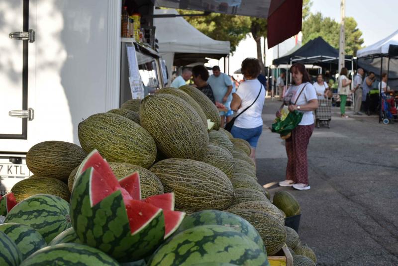 Mercadillo Municipal. Puesto de melones y sandías