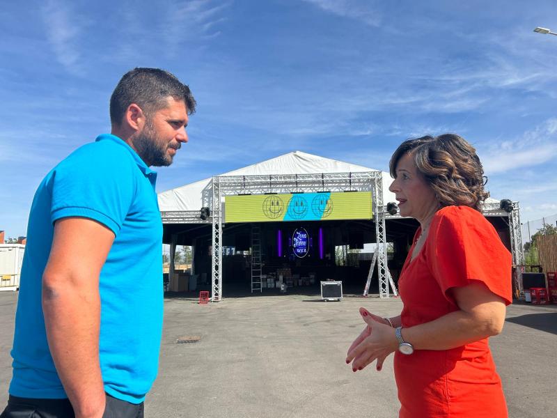 Loro durante su visita a la organización del Ferial