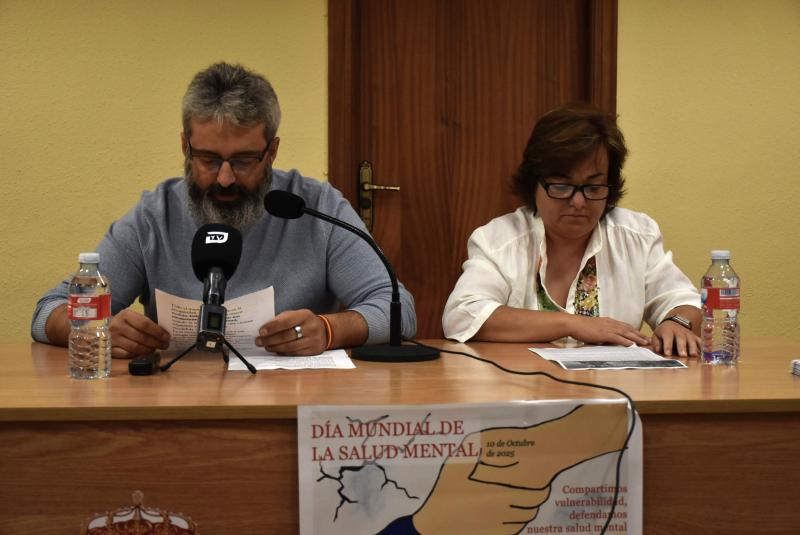 Lectura del manifiesto por Nemesio Bejarano y María Dolores Casares