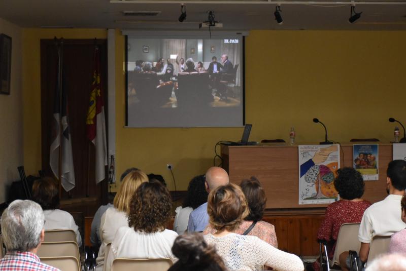 Proyección del corto 'Votamos'