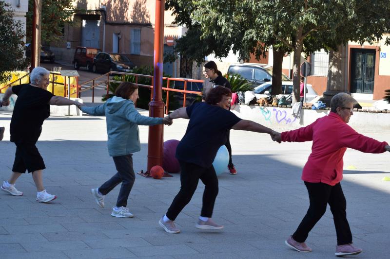 Actividad de gimnasia celebrada en la plaza María Cristina