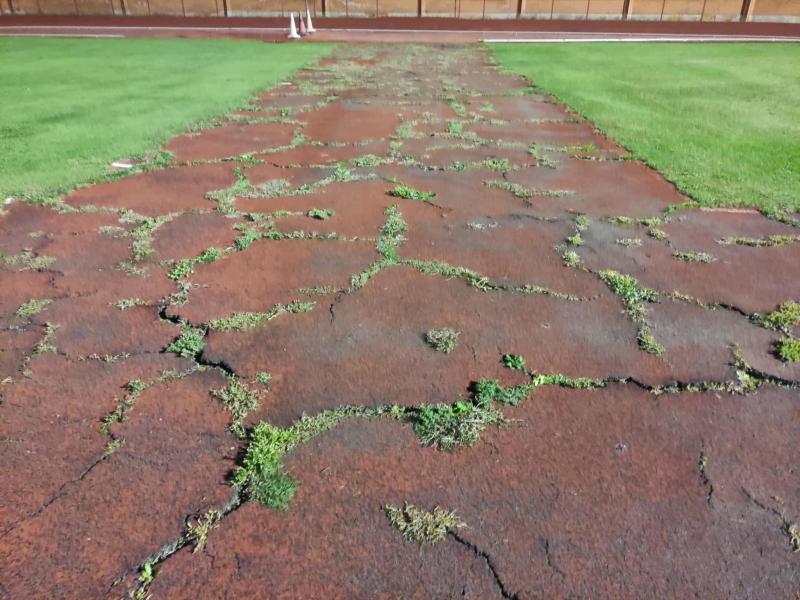 deterioro_pista_atletismo_estadio_municipal_foto_ca_saturno_2.jpg