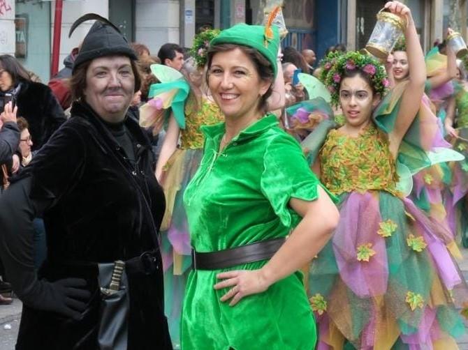 Manoli Ruiz de Pascual participando en el Carnaval daimieleño disfrazada de Peter Pan