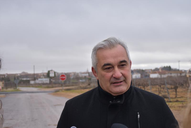 Villar atendiendo a los medios de comunicación 