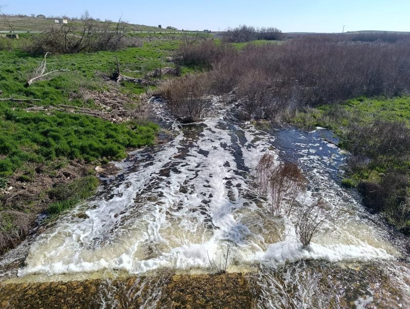 agua_en_el_guadiana_apertura_presa_molemocho_1.jpeg 