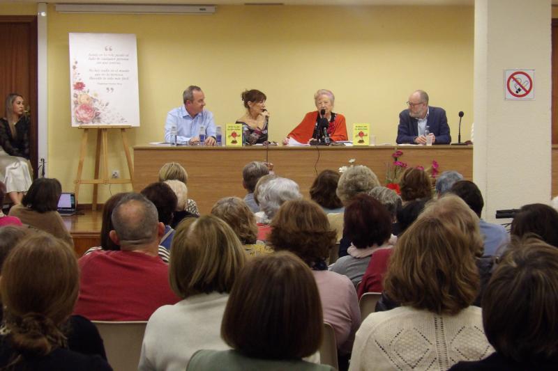 Presentación libro Luisa Gil Cardillo.