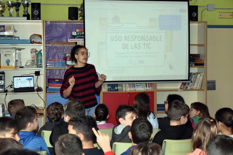 Charla a 5º de Primaria CEIP Infante Don Felipe por la Fundación Punto Omega