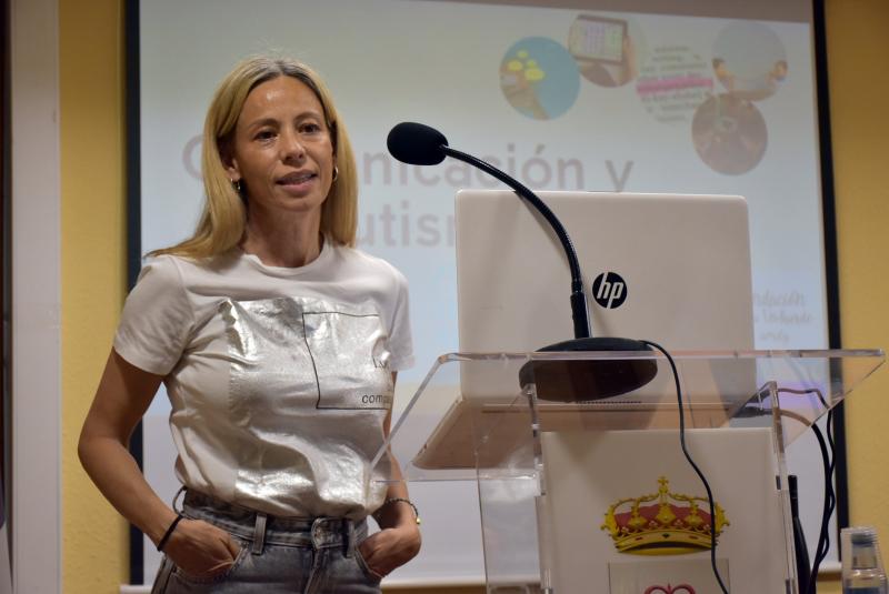 Laura Caballero durante la charla 