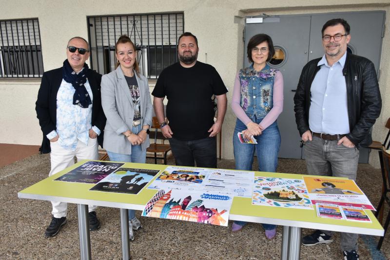 Actividad sobre el día del  Informador Juvenil en el colegio Divina Pastora 