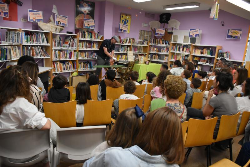Juan Malabar en la Sala Infantil de la Biblioteca