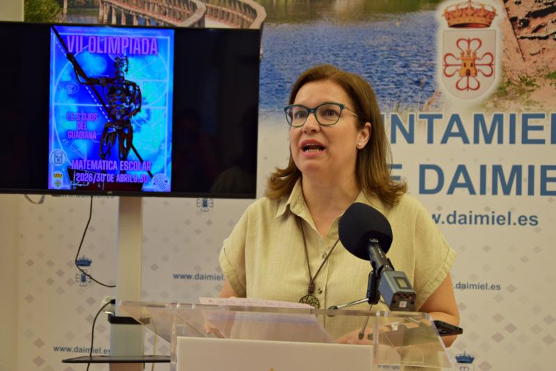 Rubiales atendiendo a los medios