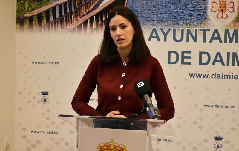 Lourdes Rodríguez de Guzmán en la rueda de prensa