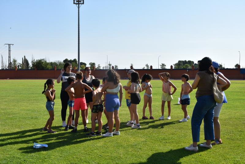 Alumnado participando en juegos