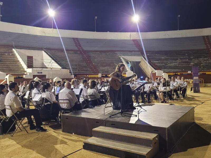 Carmen Becerra en el concierto con la Banda Municipal.