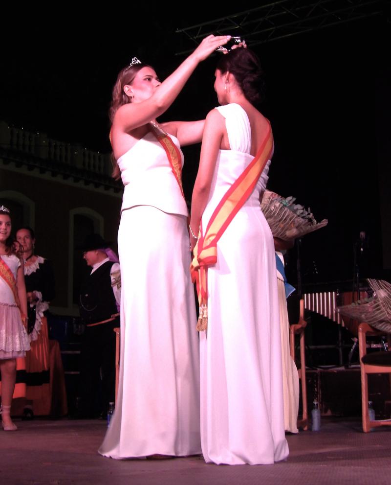 Momento de la coronación de Paula Córdoba Núñez de Arenas.