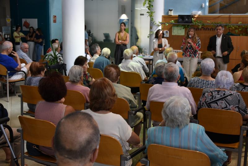 Prado dirigiéndose a los mayores