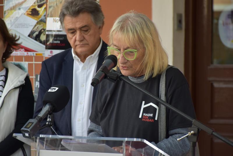 Conchi leyendo el manifiesto