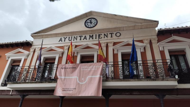 Pancarta en la fachada del Ayuntamiento 