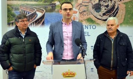 Jesús David Sánchez de Pablo junto a los representantes de AEDA