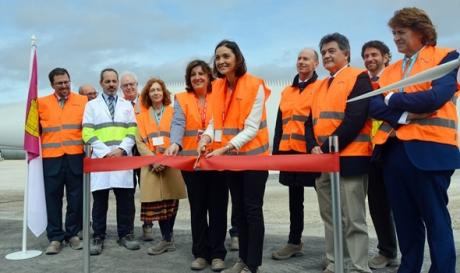 La ministra de Industria, Reyes Maroto, ha cortado la cinta