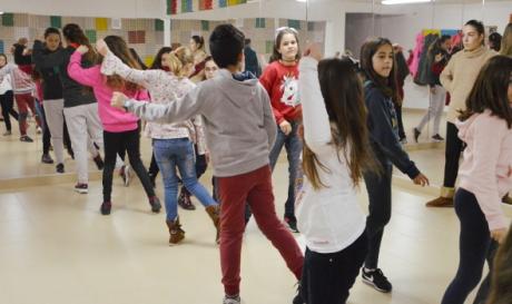Los más pequeños de la escuela durante la clase de los viernes
