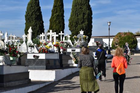 DÍA DE TODOS LOS SANTOS-CEMENTERIO