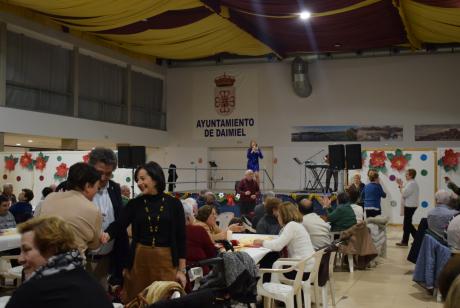 Los mayores celebran la Fiesta de Navidad en el Pabellón Ferial