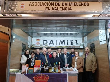 Encuentro casas regionales en Valencia, stand de Daimiel