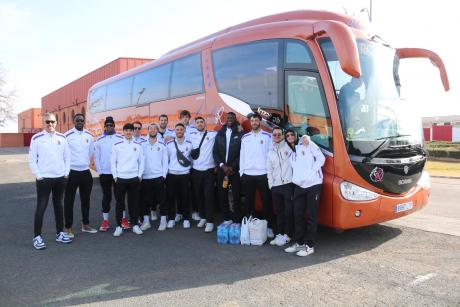 El equipo del Autocares Rodríguez antes de su desplazamiento al aeropuerto para viajar a Tenerife.El equipo del Autocares Rodríguez antes de su desplazamiento al aeropuerto para viajar a Tenerife.