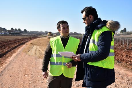 El concejal de Medio Rural, Javier Fisac, junto al ingeniero municipal, Luis Miguel Martín-Consuegra, este viernes.