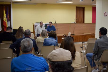 Galo Sánchez-Bermejo y José Manuel Hernández en la charla con motivo del 50 aniversario del Parque Natural de Las Tablas de Daimiel
