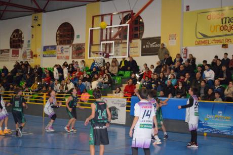 El CP La Roda y el CB Daimiel disputando la final del I Memorial Minibasket David Córdoba