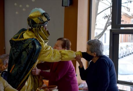 Los Reyes Magos visitan el Centro de Mayores