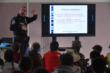 Durante la charla en el colegio Albuera