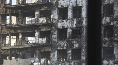 Bloque incendiado. Foto La Tribuna 