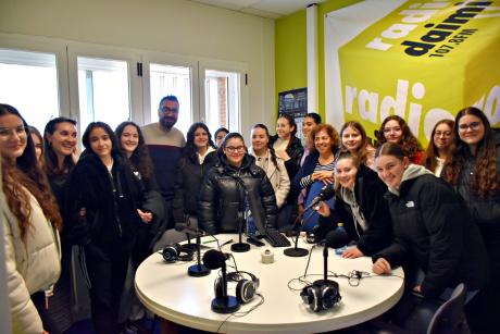 Alumnas del Ojos del Guadiana visitan Radio Daimiel