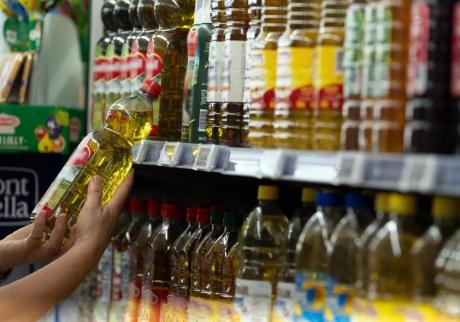 Aceite en supermercado. Europa Press
