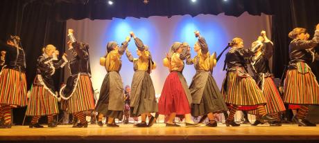 Actuación de la Escuela Local de Folklore (Archivo 2025)