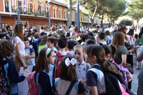 Concentración de escolares durante el certamen Juan D'Opazo
