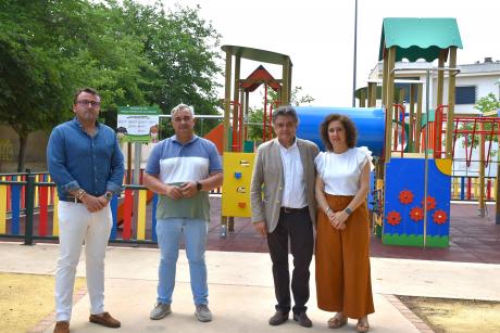 Visita al remozado parque infantil, hoy martes