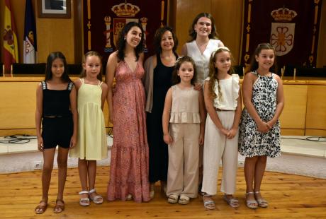 La concejal de Festejos, Alicia Loro, felicitó a las reinas y damas