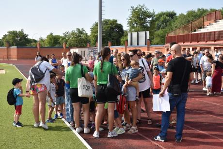 Actividades deportivas de verano. Concentración en el Estadio Municipal