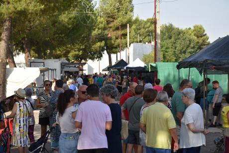 Asistentes al Mercadillo Municipal