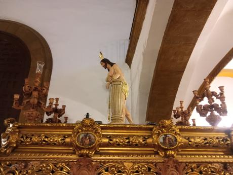 El Cristo de la Columna, instalado sobre el paso a costal