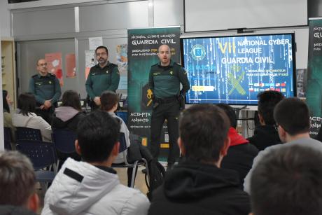 Durante la actividad en el IES Juan D'Opazo