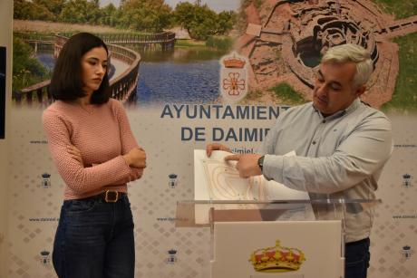 Lourdes Rodríguez de Guzmán y Jesús Villar durante la rueda de prensa 